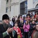 Запорожский архиепископ благословил майдансеров - ФОТО