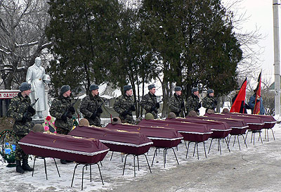 Церемония перезахоронения погибших воинов