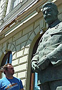 Вслед за Запорожьем в Братиславе поставили памятник Сталину - ФОТО