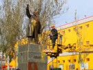 В День октябрьской революции памятник Ленину облили краской-ФОТО