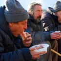 Через три недели на улицах Запорожья начнут кормить бездомных