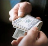 «Орлы Луценко» вымогают 5000 долларов у запорожского бизнесмена