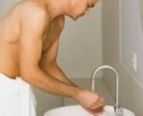 Мужчины не любят мыть руки после туалета