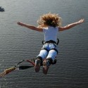 25 девушек прыгнули в Днепр с 42-метрового моста!