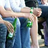 Пьющих на улице пиво и слабоалкоголку будут штрафовать!