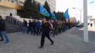 Как луганчане не пускают внутренние войска на штурм здания СБУ