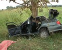 Смертельное ДТП: машину разорвало от удара о дерево - ФОТОрепортаж