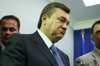 Янукович хмурый уехал в Запорожье, прихватив с собой 4 министров