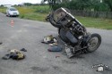 Запорожец на мотоцикле перевернулся и разбился на смерть