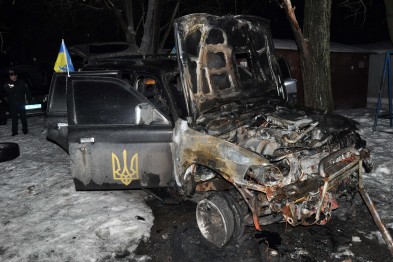 В Запорожье сожгли машину бандеровской "Самообороны" - ФОТО