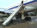 Пассажир выпрыгнул из самолёта, передумав лететь