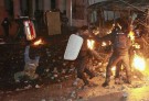 Столкновения боевиков "майдана" с солдатами ВВ и "Беркутом" - ВИДЕО