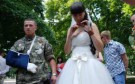 Первая свадьба Новороссии: жених и невеста, автоматы и розы - ФОТО, ВИДЕО