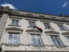 Во Львове флаги ЕС сменили на бандеровские стяги