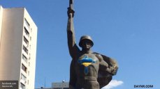 В Харькове нацисты осквернили памятник Воину-Освободителю - ВИДЕО
