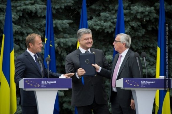 «Вступление Украины в ЕС — это спекуляции»: Евросоюз жёстко «поздравил» Киев с годовщиной Евромайдана
