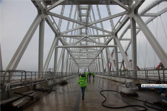 По Керченскому мосту запретили везти оружие, взрывчатку, бактерии и вирусы