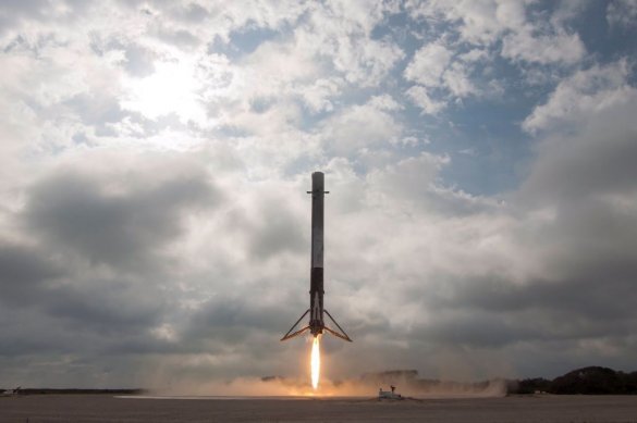 Первая ступень РН «Falcon 9» вернулась на космодром во Флориде