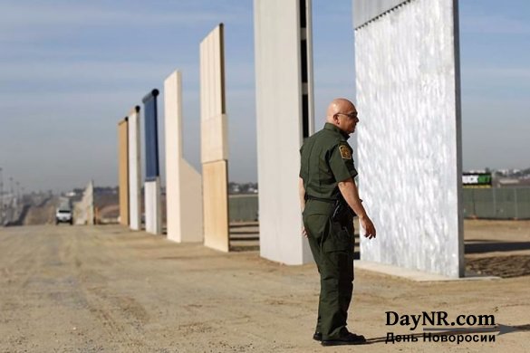 В США представили макеты стены на границе с Мексикой