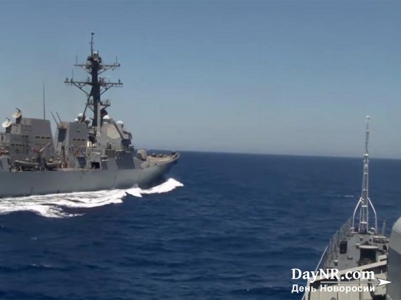 Эсминец ВМФ Ирана налетел на волнорез в Каспийском море