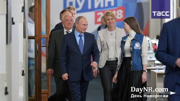 Владимир Путин посетил свой избирательный штаб и пообщался с его сопредседателями