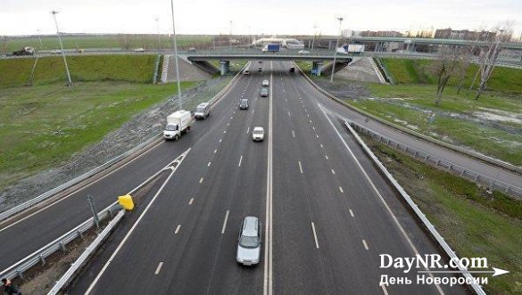 На автоподходах к мосту в Керчи строят одновременно три путепровода