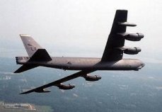 Молния пробила в бомбардировщике B-52 дыру, размером с человека