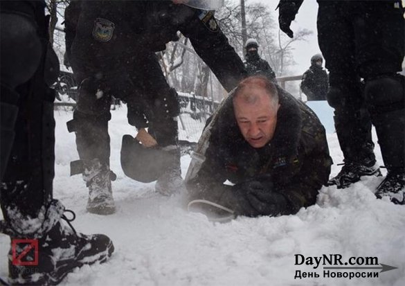 В Киеве разгромили палаточный городок МихоМайдана, все присутствующие арестованы