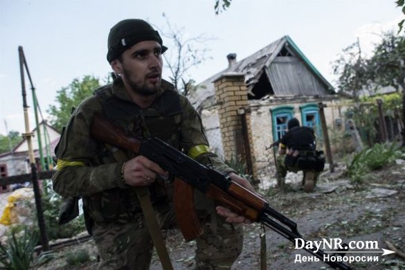 Пятна крови Донбасса на воротничке Гройсмана