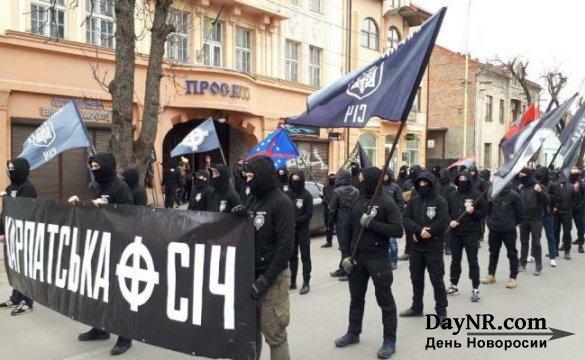 Национал-радикалы факельными маршами поджигают Закарпатье