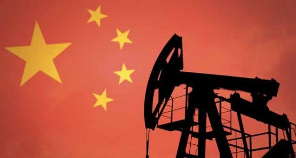 Китай запустил торги нефтяным фьючерсом в юанях