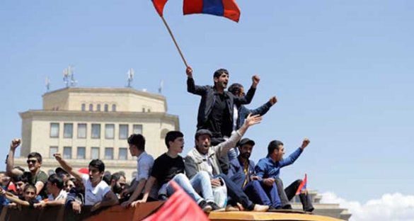 Протестующие в Армении перешли к «насилию над людьми»