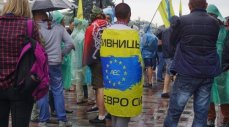 Кабмин и Рада заблокированы, тысячи украинцев кричат «ганьба», требуя отставки Авакова и Гройсмана... 