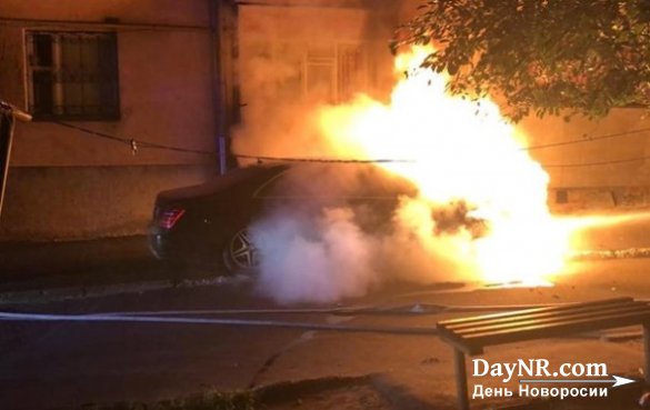 В Ровно подожгли авто депутата от ВО «Сволота»