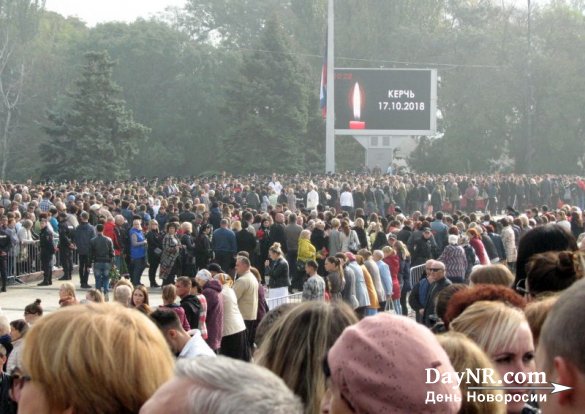 Керченская трагедия. Тысячи людей в Керчи пришли попрощаться с погибшими