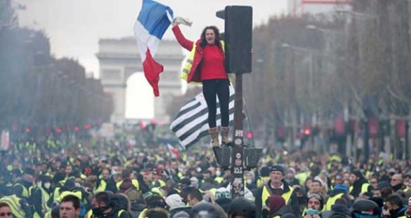 За массовыми протестами во Франции стоит фигура скандального олигарха