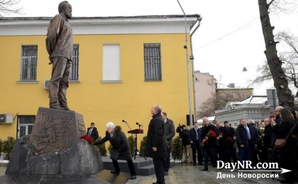 Памятник Солженицыну — почему власть боится оставить его без охраны?