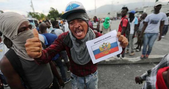 Le JDM. Протестующие гаитяне жгут американские флаги и зовут Россию на помощь