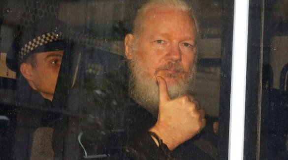 Викиликс и Ассанж помогут Трампу в борьбе против «глубинного государства»