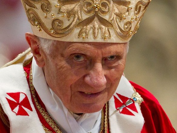 Бывший папа римский назвал сексуальную революцию причиной педофилии среди священников